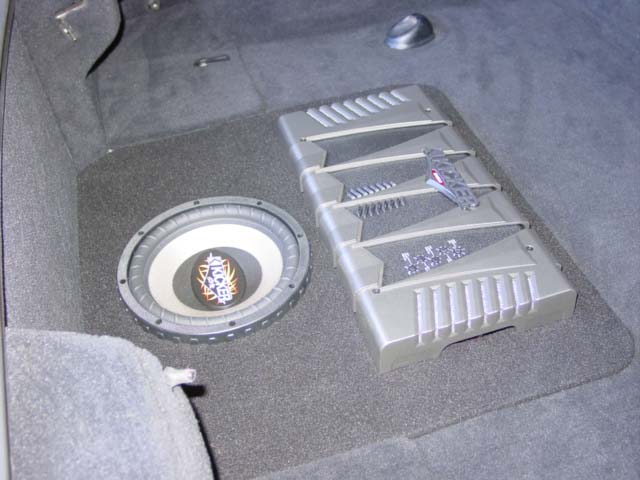 Kicker 550.3 Amp & CVR10 Sub 2